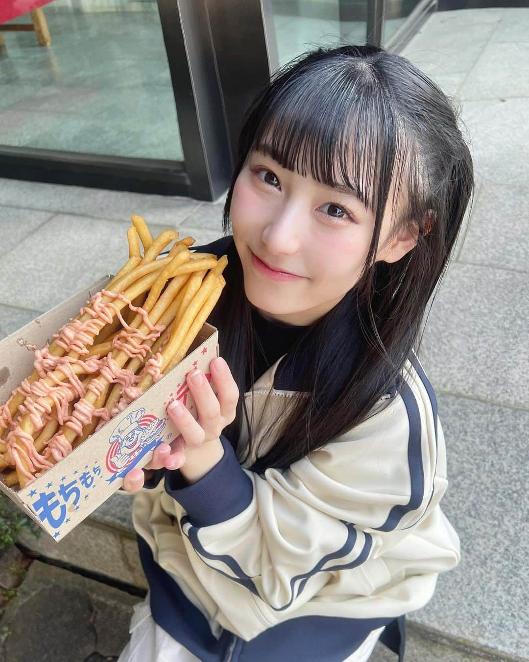 山崎玲奈さんのインスタグラム写真 - (山崎玲奈Instagram)「夏フェスで見つけたら絶対に食べるロングポテト🍟♡  これ美味しいんだよ〜！ 明太マヨ味食べたっ！」4月5日 23時12分 - yamazaki_reina