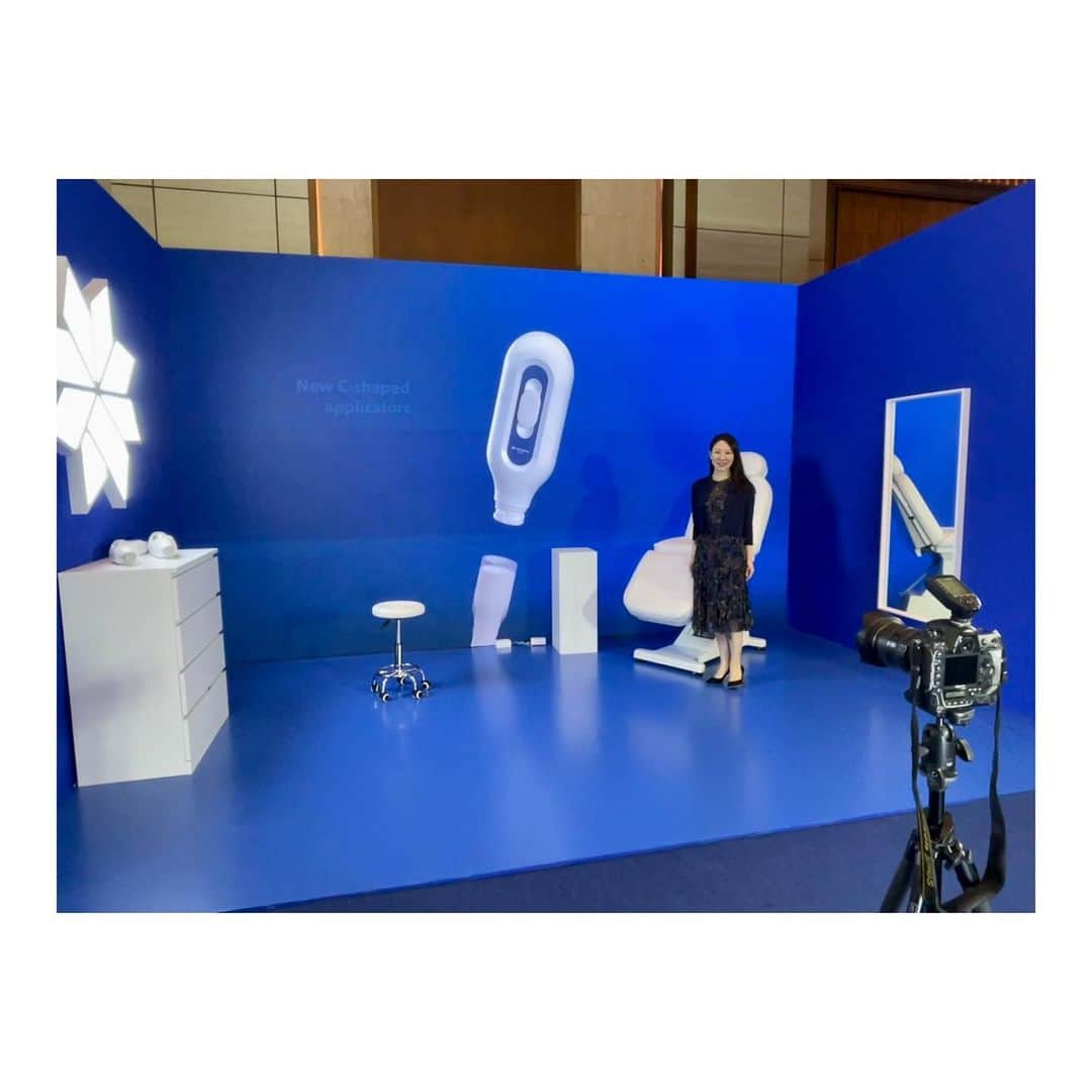 西川礼華さんのインスタグラム写真 - (西川礼華Instagram)「タイでのCoolsculpting ELITE ローンチイベントに登壇してまいりました。Coolsculpting ELITEは日本では昨年秋から発売され、SBCでは61台保有、2万人以上に提供しています。しかし世界的な半導体不足等々重なりタイやシンガポールはじめ多くのアジア各国ではこれからローンチとなります。 ”Real World Experiences”というタイトルで講演と、”Meet the Experts: Body Aesthetic Business Perspective” でのパネルディスカッションに参加しました。アジアパシフィックにおけるリーディングカンパニーとして招待いただき、大変光栄でした。 翌日にはシンガポールのTerence Tan先生と、タイのNantapat Supapannachart先生と個別ミーティングもさせていただき、貴重な機会に心から感謝しています。ボディコントアリング治療の素晴らしさは、安全に、そして患者満足度高く治療を提供してこそ成り立つということを改めて痛感しました😌 Coolsculpting ELITEは日本国内において厚労省が脂肪冷却減少装置として唯一認めている医療機器です。未承認機器の模倣品やエステ機器とは、効果においても安全性においても異なります。どうぞお気をつけくださいませ。  #coolsculptingelite #クールスカルプティングエリート #クルスカダブル #メディカルサイズダウン #shonanbeautyclinic #湘南美容クリニック #美容皮膚科　#ayakanishikawa #西川礼華」4月5日 23時26分 - ayakanishikawa