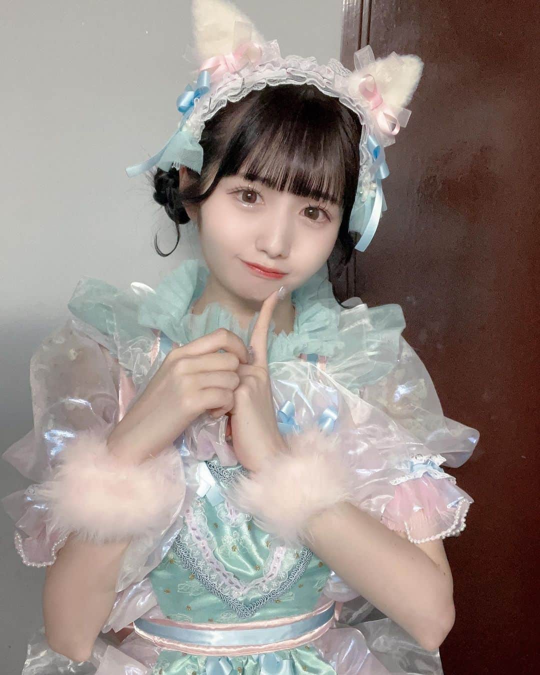 水城梓のインスタグラム：「生誕のためにまつ毛をばちばちにしてもらいました👶🏻🫶🏻 いつも @_chuuuky さん♡  今回はお人形さんなお目目にしてほしいとリクエストしたら真ん中長めでデザインしてくれたよ〜！めちゃくちゃお気に入り👶🏻🫶🏻  #マツエクデザイン #まつ毛エクステ #マツエク」