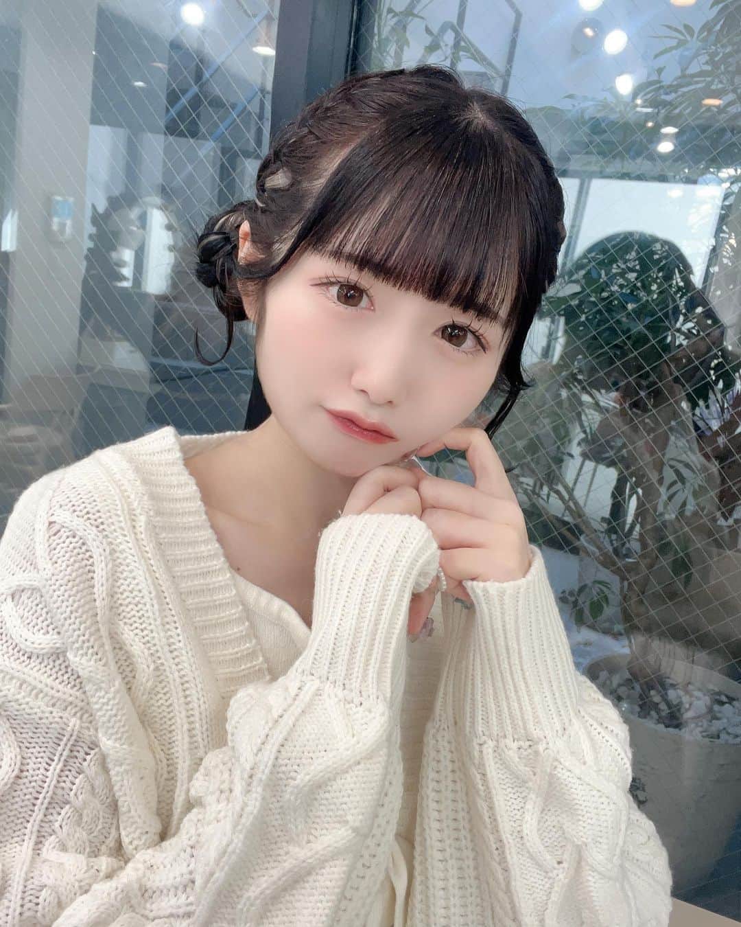 水城梓のインスタグラム：「生誕の日のヘアアレ♡ ちほてちゃん♡  @techan03   生誕の撮影のときのツインテールもちほてちゃんアレンジだよ〜👶🏻🫶🏻  ちほてちゃん生誕見に来てくれてわたしの好きな白色のサイリウムふりふりしてくれた😂♡ ちほてちゃんのアレンジ、絶対崩れないし巻き取れないし最高すぎる🥲♡ 昨日も前髪崩れてなくてすごいってたくさんツイートみた！！笑  #アイドル  #黒髪ロング #インナーカラー #コスプレ #follow #like4like  #instafollow #instalike #followme #following #followme  #팔로우미 #팔로우환영 #エクステ #シールエクステ #ottd #透明感カラー #ヘアアレンジ #ツインお団子 #ヘアメイク #量産ヘアアレンジ」