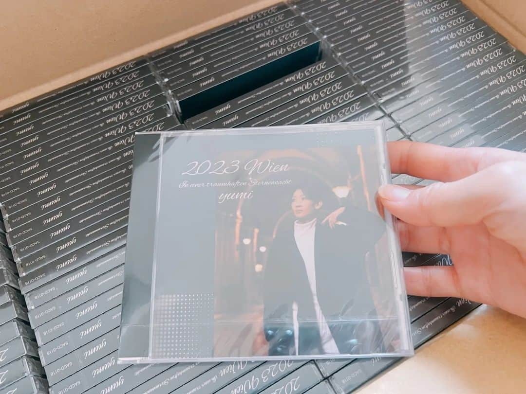 未涼亜希さんのインスタグラム写真 - (未涼亜希Instagram)「. CD、出来ました☺️  小倉のコンサートに来てくださった方は会場でお渡しさせていただきましたが、郵送の方々は今発送準備をしております！！  大満足の出来上がり🤭  明日一斉に発送いたしますので、到着までもう少しだけお待ちくださいませ🙏🏻💦 ・ ・ ・ #オーストリア #ウィーン #ヨーロッパ #CD #4枚目 #発売 #2023年4月1日 #2023Wien #歌の力 #少しでも #皆さまの #元気のもとに #なりますように #yumi #yumiwien #未涼亜希」4月5日 23時36分 - yumioffice