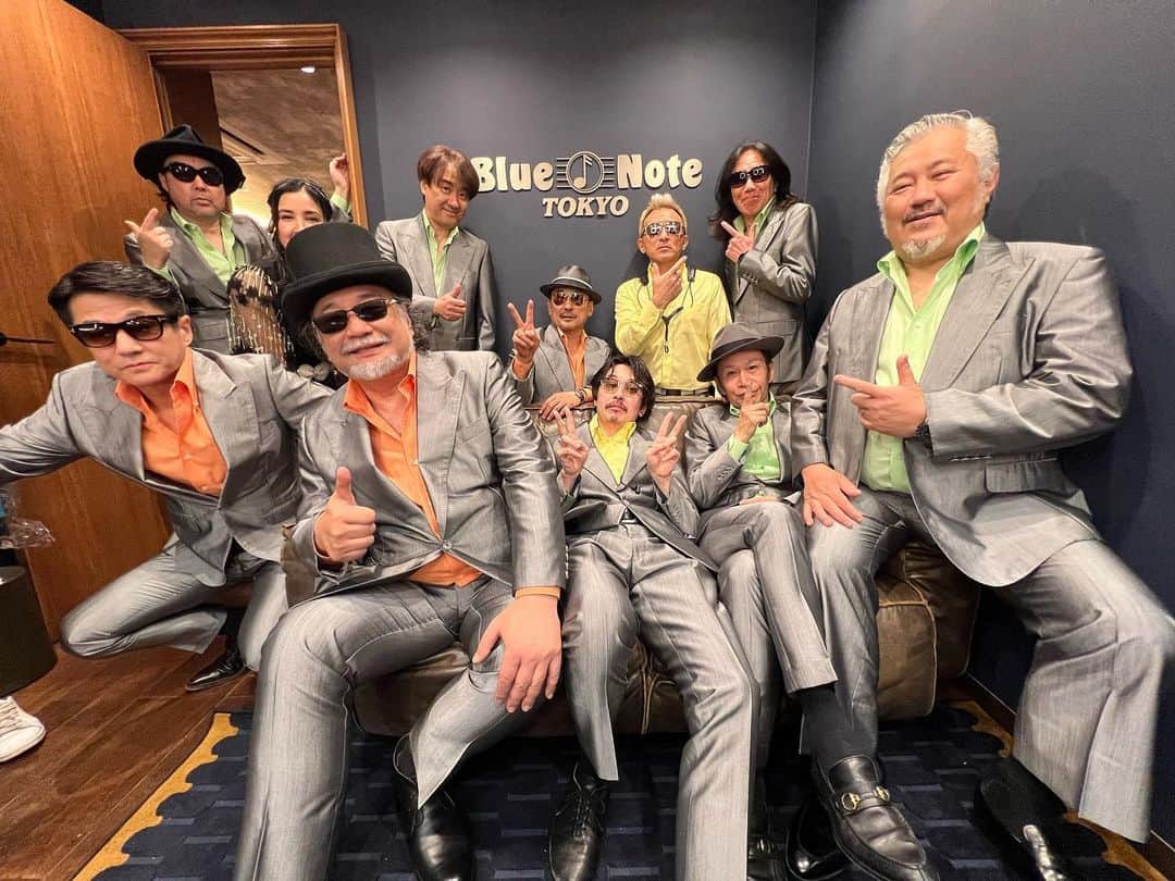 クレイジーケンバンド【公式】のインスタグラム：「ブルーノート東京初日ありがとうございました！シャイコーでした。 明日もお待ちしております。  byスタッフ  #クレイジーケンバンド  #crazykenband  #横山剣 #bluenotetokyo #洞口さんが平面的 #パラッパラッパー的」