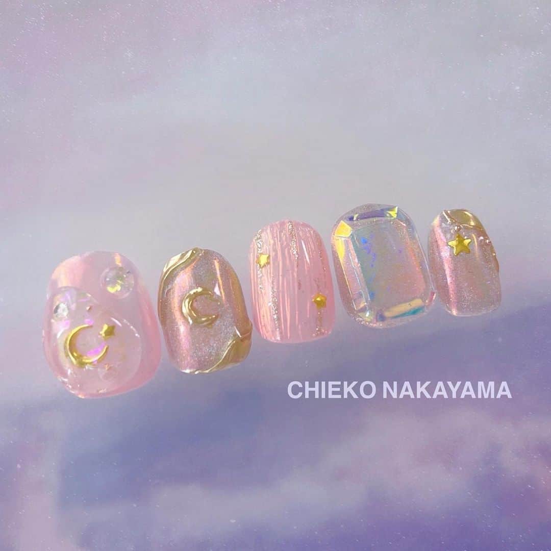 なかやまちえこのインスタグラム：「ゆめかわとニュアンスの間ネイル☁️⠀ ⠀ こちらのデザインは4/30の @nailschooltricia 授業で行います❕⠀ ⠀ @pregel.jp @preanfaofficial @kimacat_betty ⠀ #nail #nails #nailart #ネイル #美甲 #ネイルアート  #japanesenailart #manucure #japanesenails #manicurist #gelnails #أظافر #네일아트 #미용  #เพ้นท์เล็บ #artedeuñas #เพ้นท์เล็บเจล #ジェルネイルデザイン #ネイルデザイン #nagelkunst #かわいい #かわいいネイル #ゆめかわ #ゆめかわネイル」