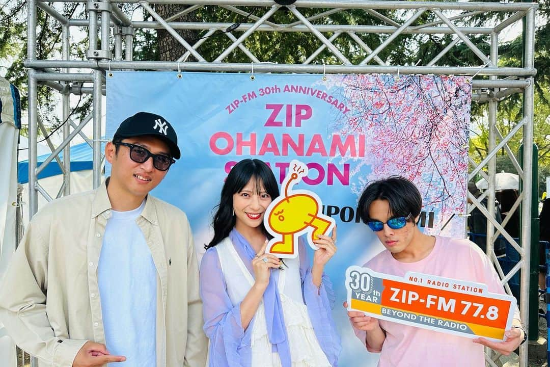 永田レイナさんのインスタグラム写真 - (永田レイナInstagram)「どうも、ZIP-FM Friday Night Trioです。  ZIP OHANAMI STATION ありがとうございました〜 会場に来てくれた たっっっくさんの人のお顔 久しぶりにみられてうれしかったです。  また会おう🌸  #zipfm #ZIPOHANAMI」4月5日 23時57分 - reina_nagata