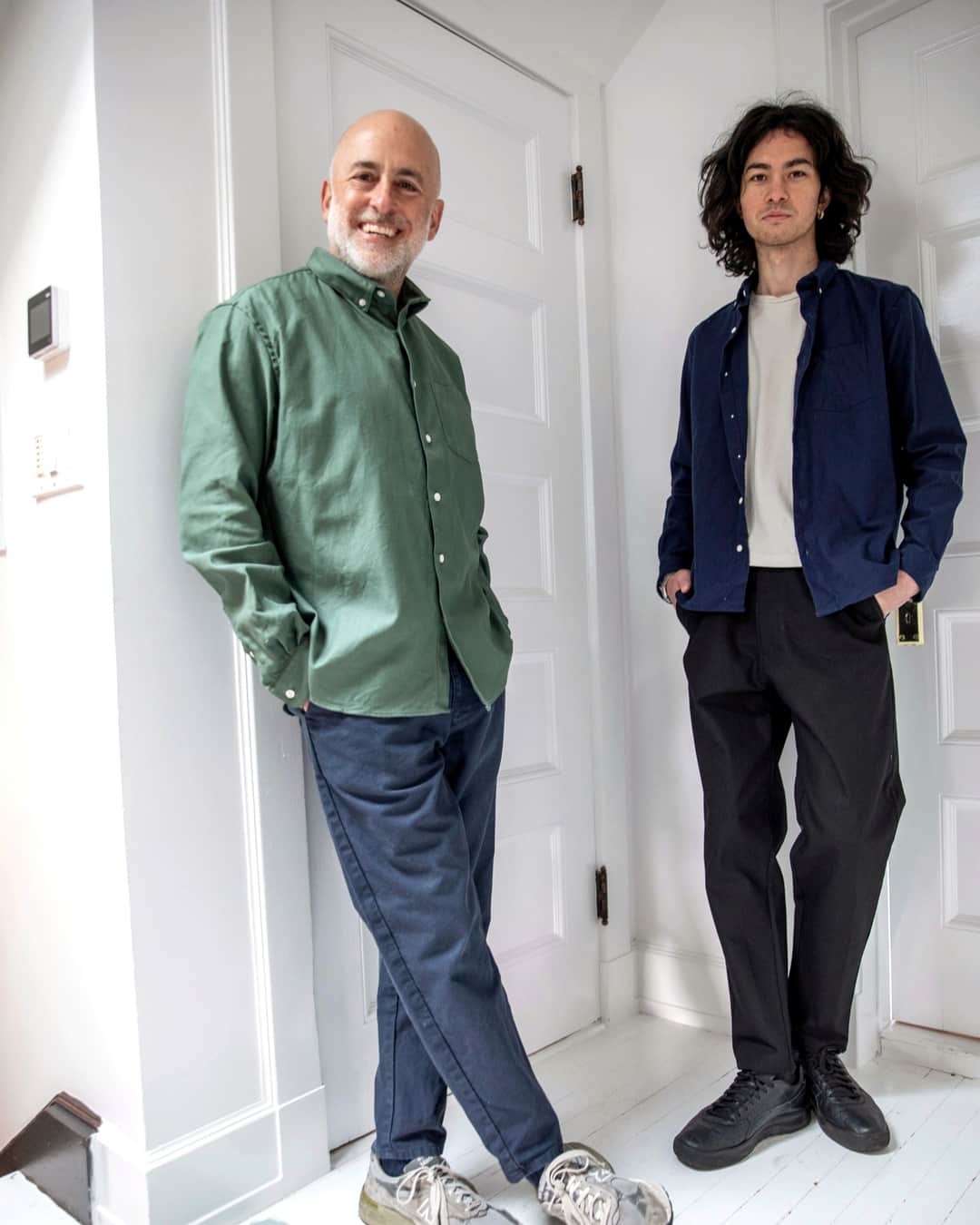 スティーブンアランのインスタグラム：「Steven Alan wears the Single Needle Shirt, Bottle Green Canvas and Danver Pant in Navy. Steven's son Max wears the Single Needle Shirt, Deep Navy Canvas and Danver Pant in Black.」