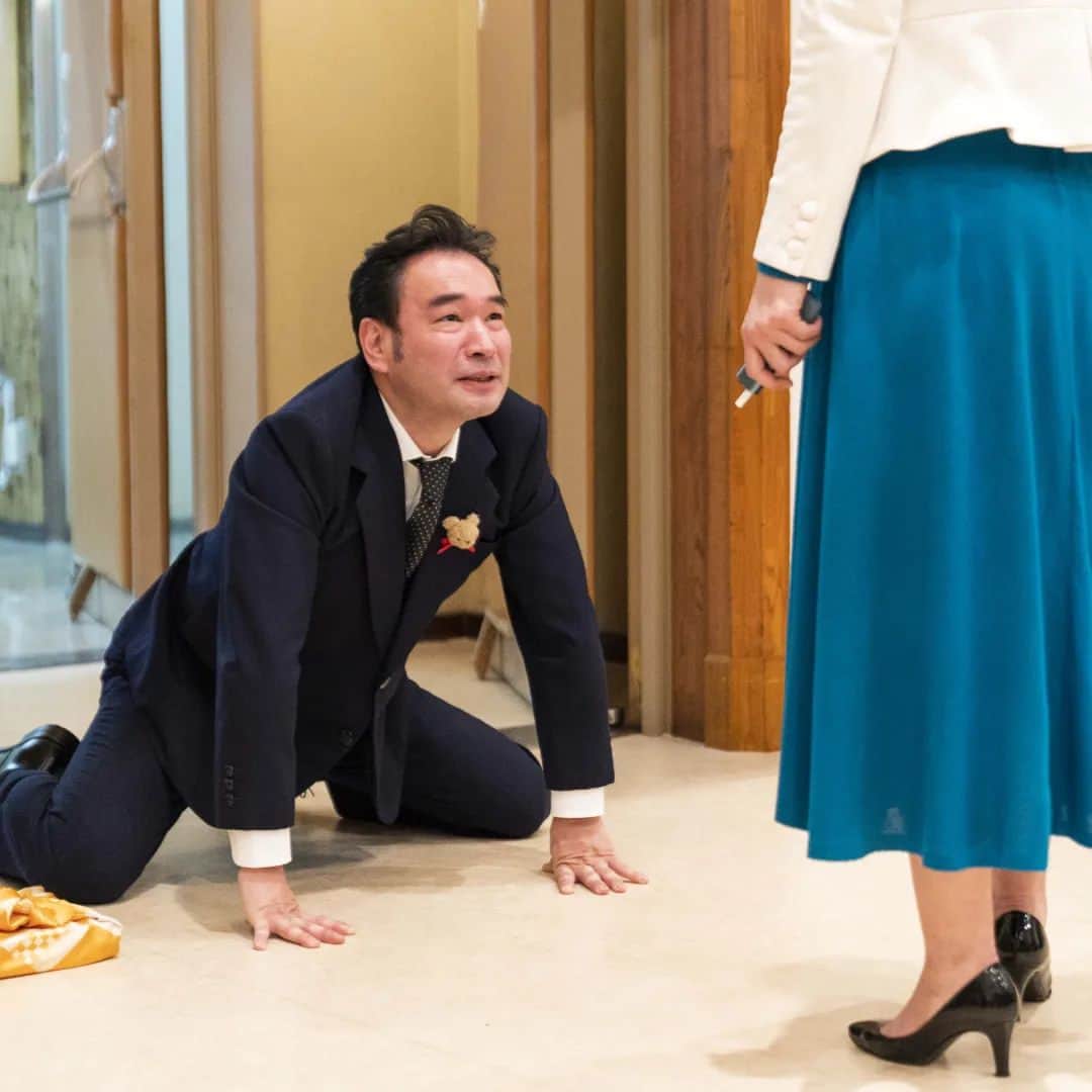 小林健一のインスタグラム：「「念力！山動く」のチラシ撮影時に撮った、宣伝用の写真。 恐らく本編には関係ないんだけど、なんだか物語がありそう。 この人たち一体どういう集まりなのか！？ 気になるなぁ。 #動物電気 #念力山動く」
