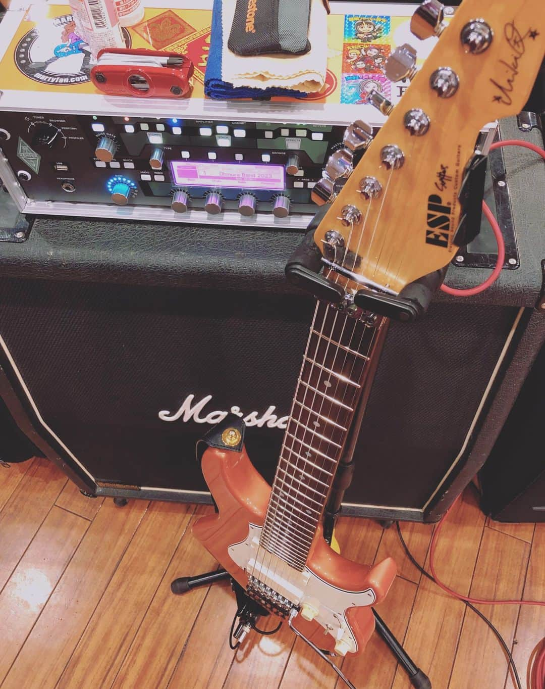 大村孝佳のインスタグラム：「Ohmura Band rehearsal → Shooting some videos with Gacharic Spin → C4 rehearsal → Now I'm getting ready to sleep.」