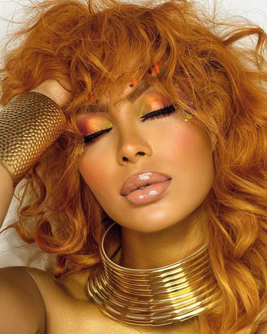 BH Cosmeticsのインスタグラム：「Golden festival 🌈🌟 @officialdashingthalia serves up majorrr #Coachella inspo with this Take Me Back To Brazil look 🤩 #bhcosmetics」