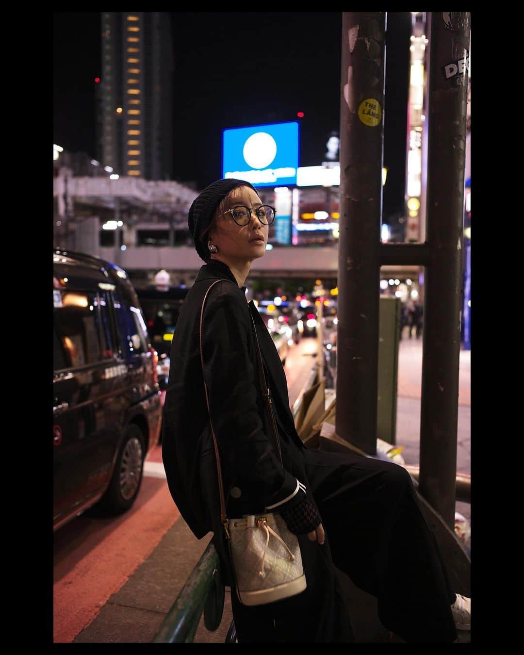 松本まりかのインスタグラム：「休みに入った また一年よく働いた またちょっと休もう？♡  #渋谷 #古着 #ジャージしか着ない日々からの脱却 #無理ね #きっと気付いたらジャージを着ているわ #だからやっぱり #年に一度は休もう？♡」