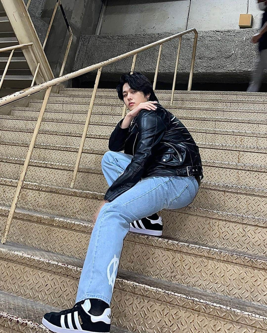 ロンさんのインスタグラム写真 - (ロンInstagram)「One of my members Kichun's brand @hotpixxclub_official 2023 S/S  is out now! Please do check it out!!🔥 Nice newjeans~👖👍 #ron #wea #hotpixxclub #newjeans  @kichun_hwang」4月6日 1時02分 - chun_byoung_hwa