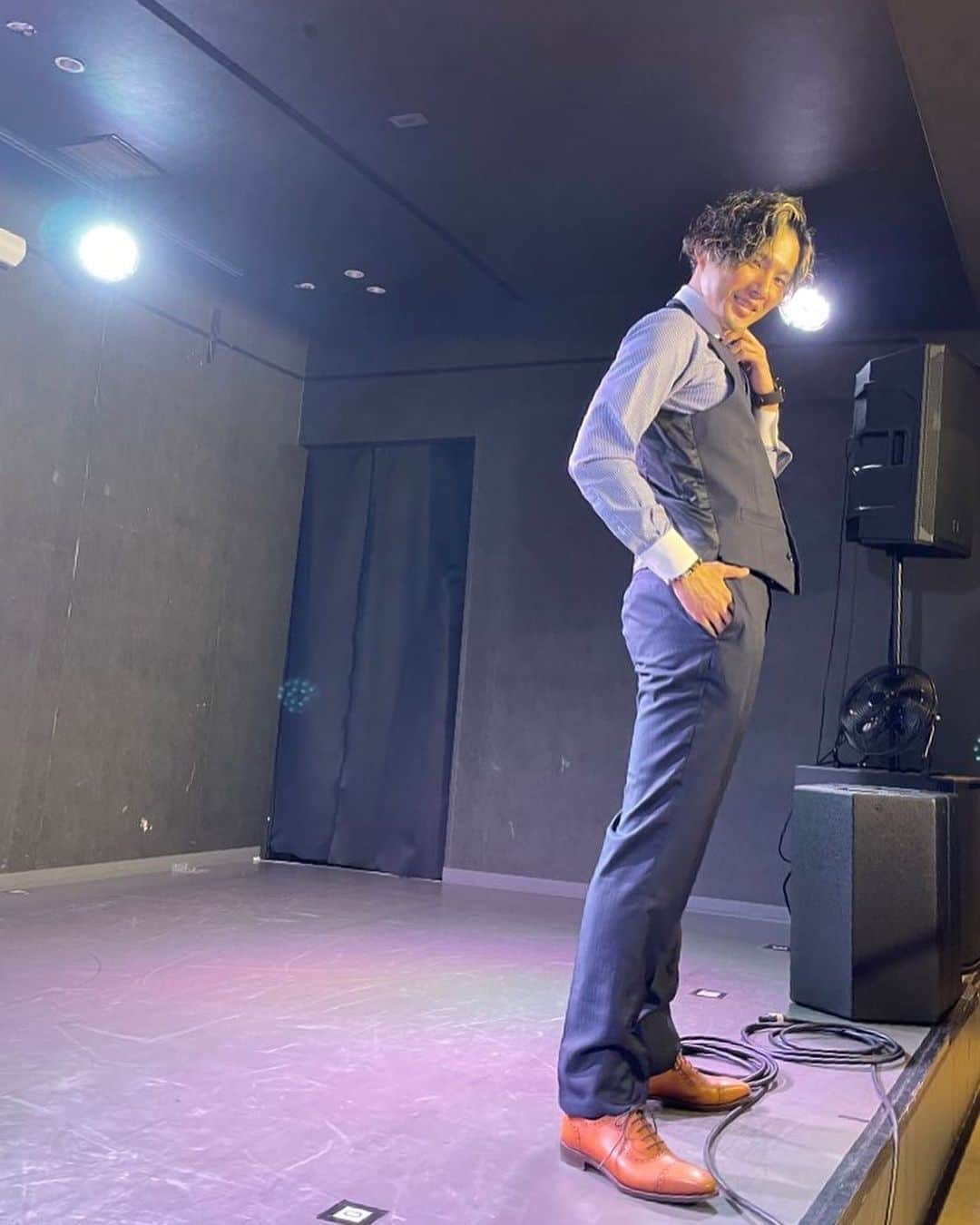 橋田康さんのインスタグラム写真 - (橋田康Instagram)「今日はスーツで仕事でした。 衣装以外で着るのなんて年に何回！？  とりあえず今年は初...笑」4月6日 1時02分 - yasushi_mol