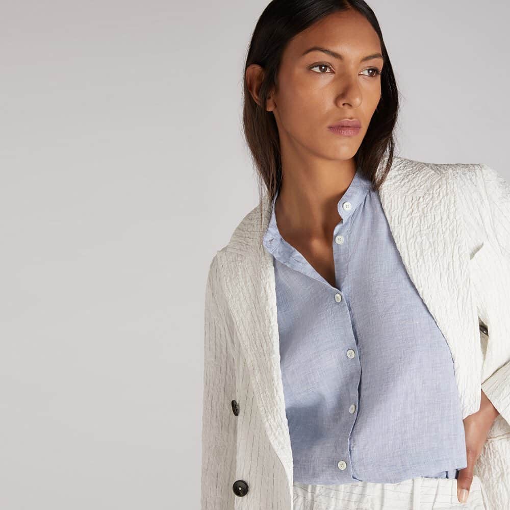 のインスタグラム：「Slowear Woman: refined fabrics, unmistakable style.  Meet the collection.  #Slowear #DurableFashion #SlowearVenezia . . #SpringSummerCollection #SS23 #SpringSummer #newcollection #durablefashion #sustainablefashion #slowfashion #sustainableclothing #eticalclothing #fashionwoman #fashion #style #woman #outfitforwoman #model #smartcasualcollection #leisurewear #elegantstyle」