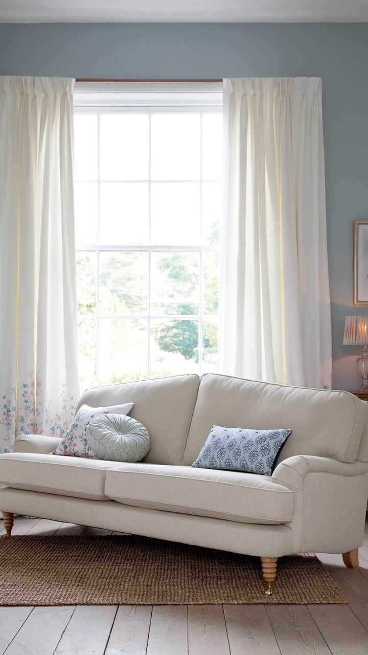 ローラアシュレイのインスタグラム：「Did you know that Laura Ashley sofas are available at DFS? Made in the UK to a supreme standard, explore the beautiful and timeless sofa collection created for comfort in a range of luxurious fabrics and sizes.   Discover the best-selling styles online at dfs.co.uk . . . . #WhatsYourThing #dfs #dfsSofa #LivingRoom #LivingRoomGoals #LivingRoomInspo #LivingRoomInteriors #Interiors #InteriorDesign #InteriorLove #InteriorStyle #InteriorDesigning #HomeInteriors #HomeLove #HomeStyle #HomeStyling #ModernHome #SophisticatedHome」