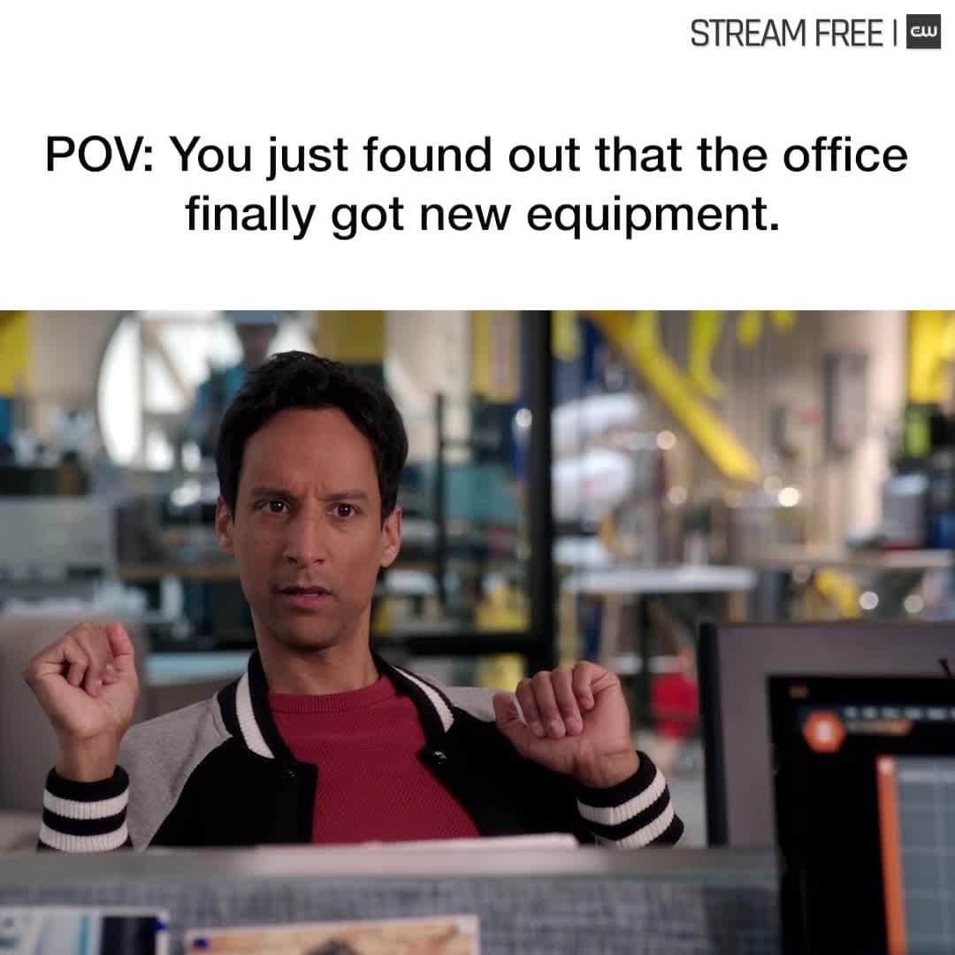 The CWのインスタグラム：「Who doesn't love an office upgrade 🤣 Stream #Powerless free now on The CW!」