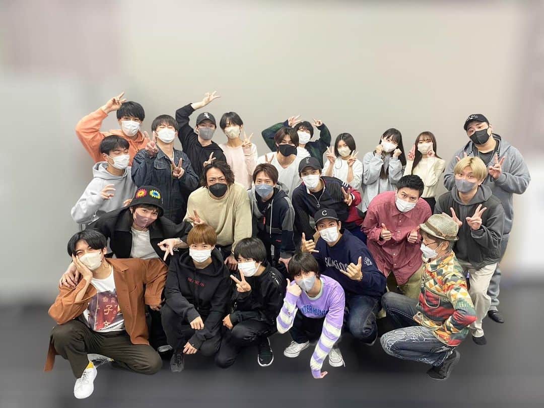 北村圭吾さんのインスタグラム写真 - (北村圭吾Instagram)「『HUNTER × HUNTER』THE STAGE 顔合わせと本読みをして来ました。  これはボリューミーであり 本当に『未知』の世界への冒険の旅ですね。  ここから座組全員で 『未知の世界』を『現実の世界へ』 原作に最大のリスペクトを持ちつつ このメンバーだからこその世界を。  #HUNTER × HUNTER #舞台ハンター」4月6日 1時25分 - kitamura_keigo