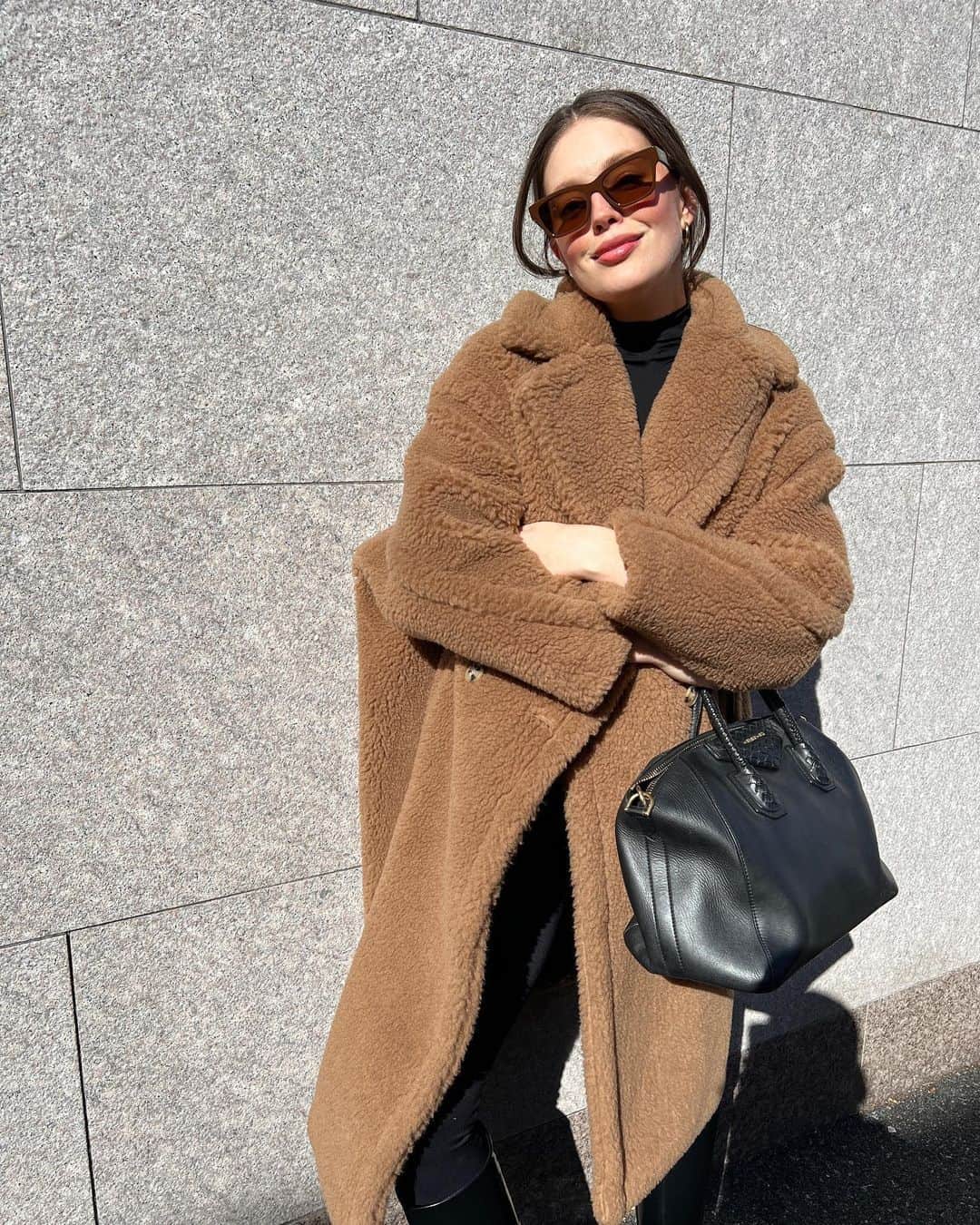 エミリー・DiDonatoのインスタグラム：「Teddy’s mom got herself a Teddy coat 🐻」