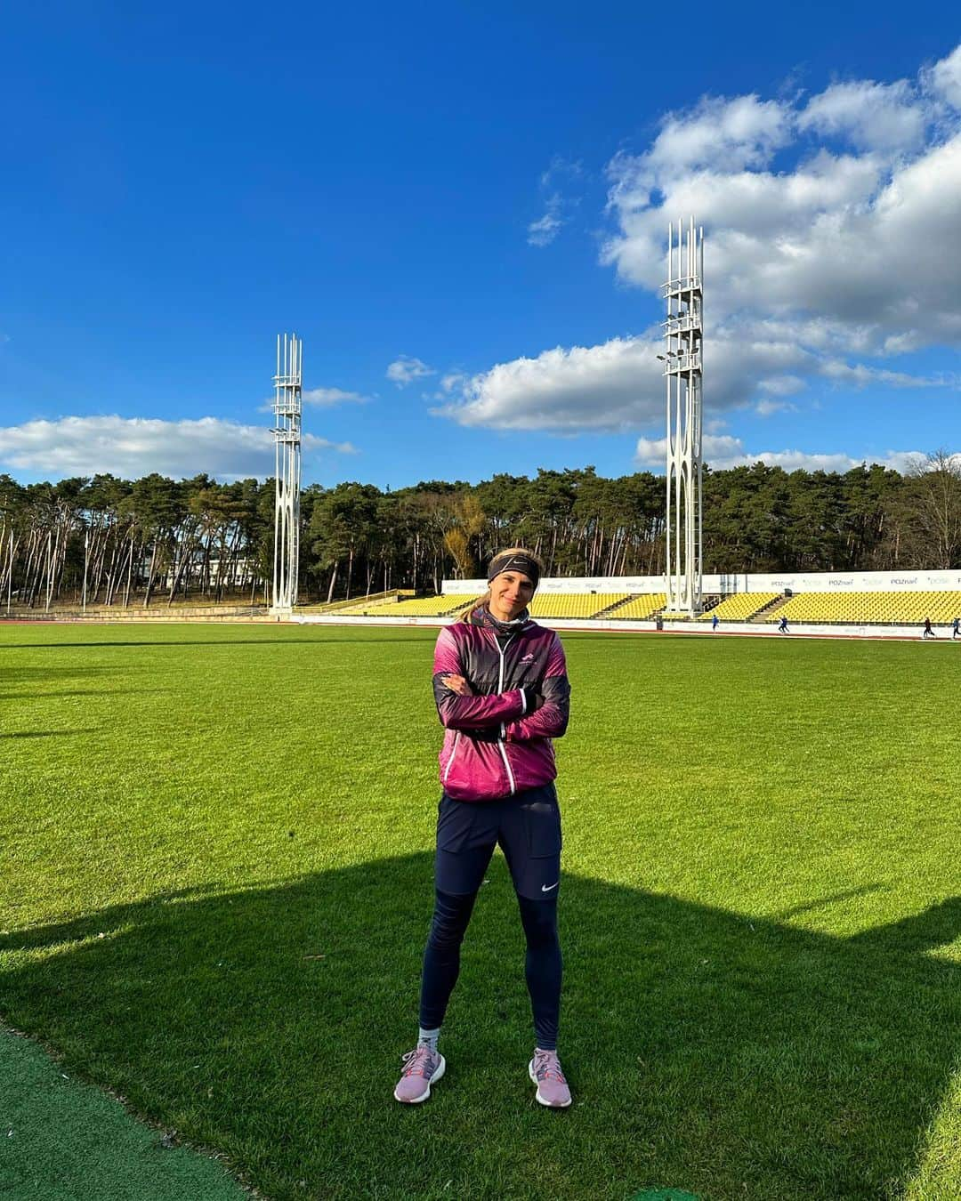 Kamila CIBAのインスタグラム：「Robota zrobiona ✅ A jak środa minie to tydzień zginie 🙈 #wytrzymałość #tempo #temporun #running #polishgirl #sprint #trainingsession #poznan #bieganie #work #workout #workhard #playhard」