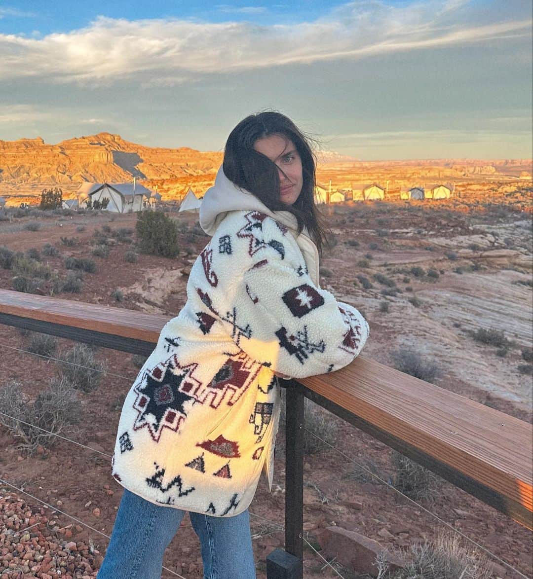 サラ・サンパイオのインスタグラム：「This coat 🥹 @isabelmarant」