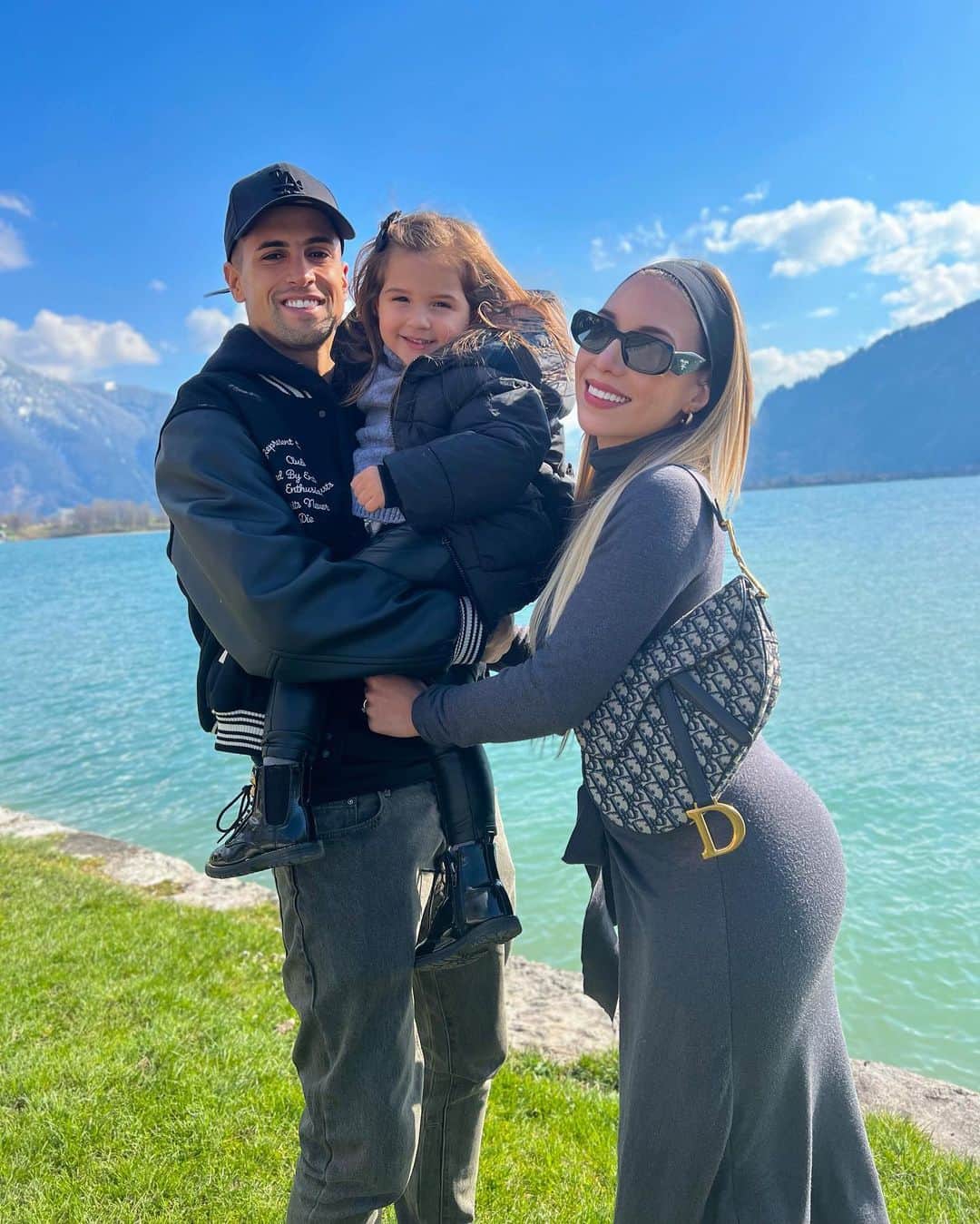 ジョアン・カンセロのインスタグラム：「Time together as a family is a gift 🤍」