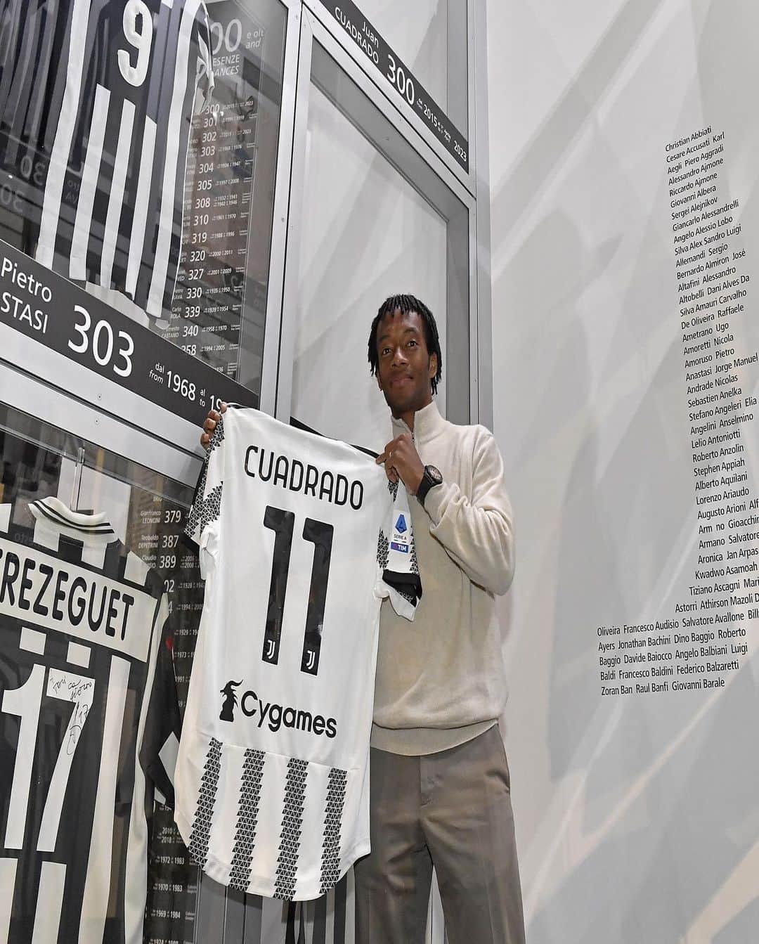 フアン・クアドラードのインスタグラム：「Special and historic day con el panita @alxsndro12 #museojuventus #300 de colombia 🇨🇴 para el mundo 🙏🏾💪🏾🙏🏾」