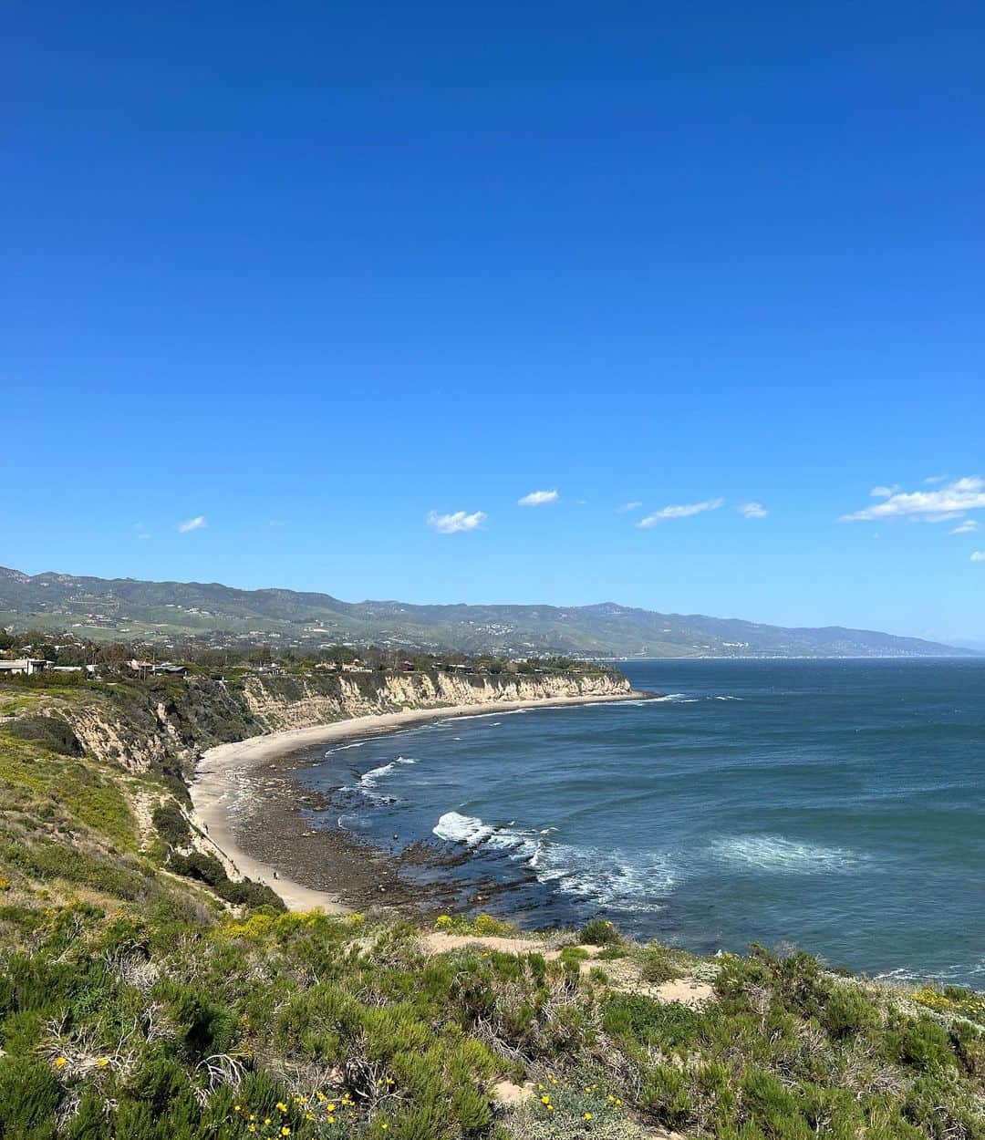 エリー・ブラックさんのインスタグラム写真 - (エリー・ブラックInstagram)「The sky is so blue  In Malibu  #malibu #california」4月6日 1時50分 - ellieblack_