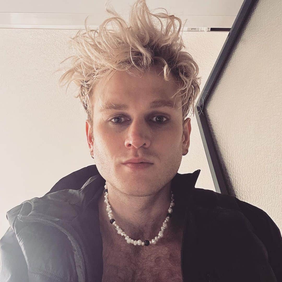 トリスタン・エヴァンズのインスタグラム：「👋 🥁」