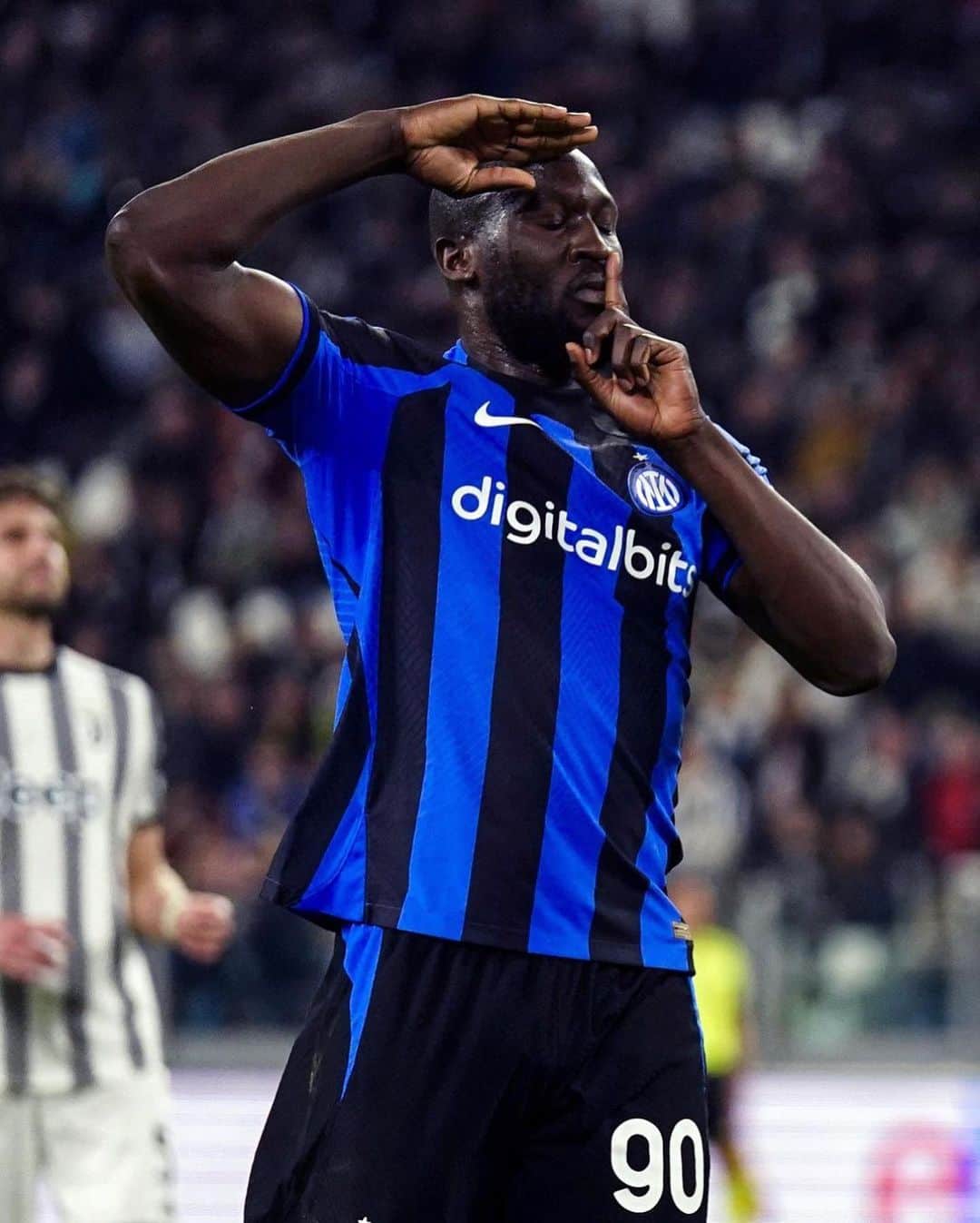 ディディエ・ドログバのインスタグラム：「When your talent and strength starts hurting them and you’re becoming bigger and better ,  their stupidity arises 💪🏿 romelulukaku」