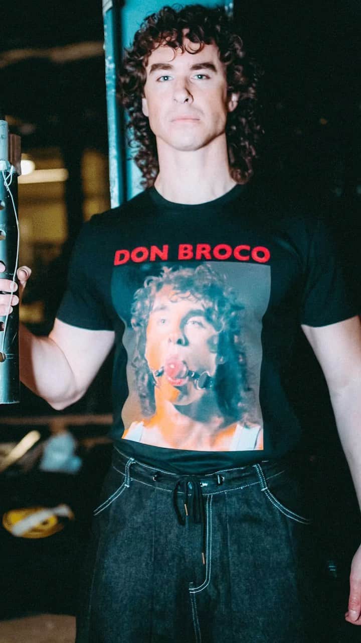Don Brocoのインスタグラム：「TOUR MERCH 💫 WWW.DONBROCOMERCH.COM」