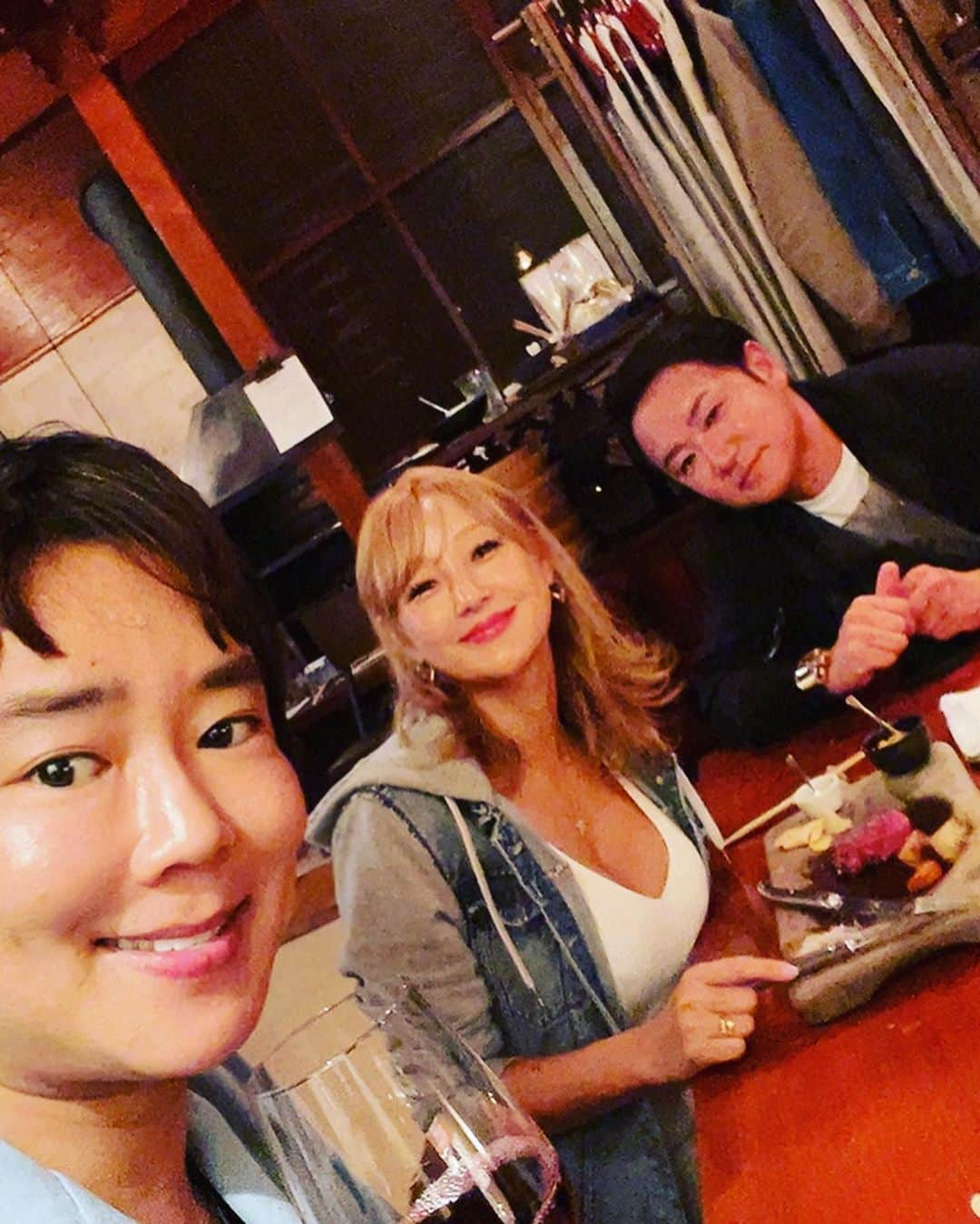 楽しんごさんのインスタグラム写真 - (楽しんごInstagram)「感動のdinner🥩  #일상 #日常 #셀카 #セルカ #데일리 #デイリー #셀스타그램 #セルスタグラム #얼스타그램 #オルスタグラム #인스타 #インスタ #부산 #釜山 #일본 #日本 #사랑해ん #愛してる #바다 #海 #커플 #は #한국 #韓国 #부부스타그램 #夫婦スタグラム #일상스타그램 #日常スタグラム #감성사진 #映え写真ゆぬく」4月6日 7時50分 - tanoshingo.official