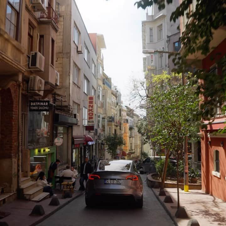 Teslaのインスタグラム：「Tesla comes to Türkiye 🇹🇷」