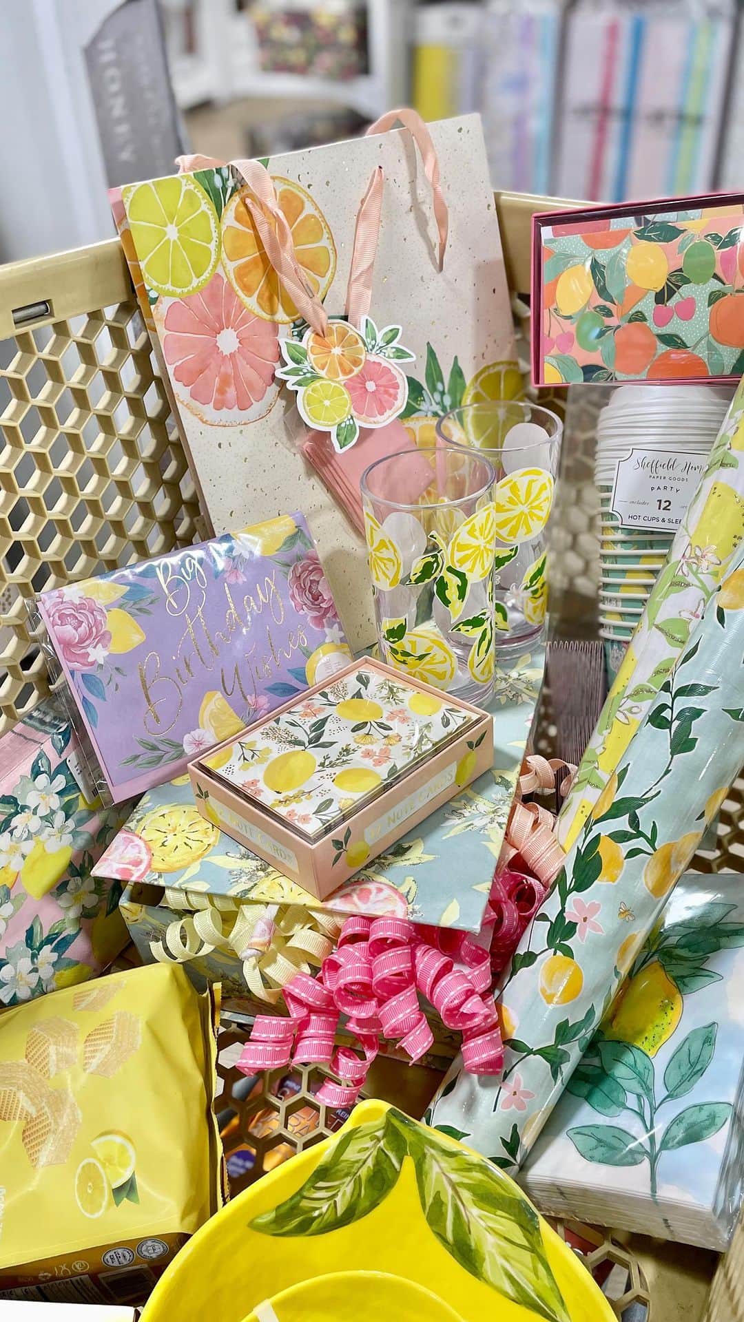 のインスタグラム：「We are here for all things 🍋 citrus 🍊 this Spring…especially if it’s a themed event!  Check out the celebration shop for all your party and gifting needs 🎉🥳」