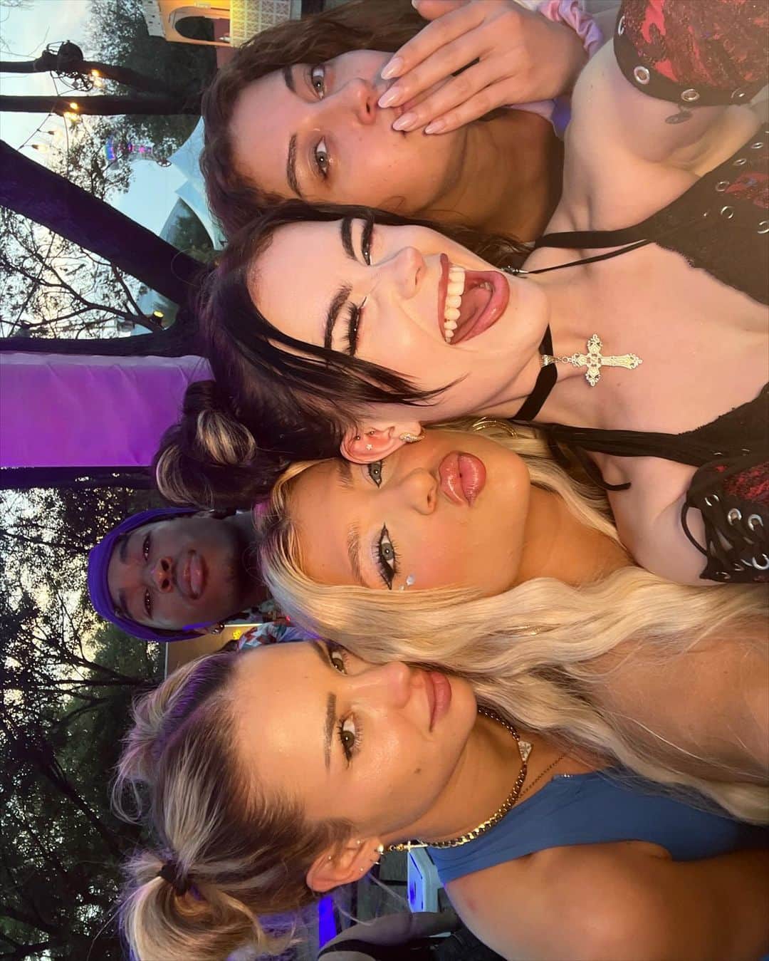 チャーリー・ジョーダンさんのインスタグラム写真 - (チャーリー・ジョーダンInstagram)「Just a couple of beans in a big world 🌎 Mexico is the country I’ve traveled to the most / spent the most time in out of the US! The kindest people, incredible food, and the best combo ever which is Tequila + House Music.」4月6日 2時45分 - charlyjordan