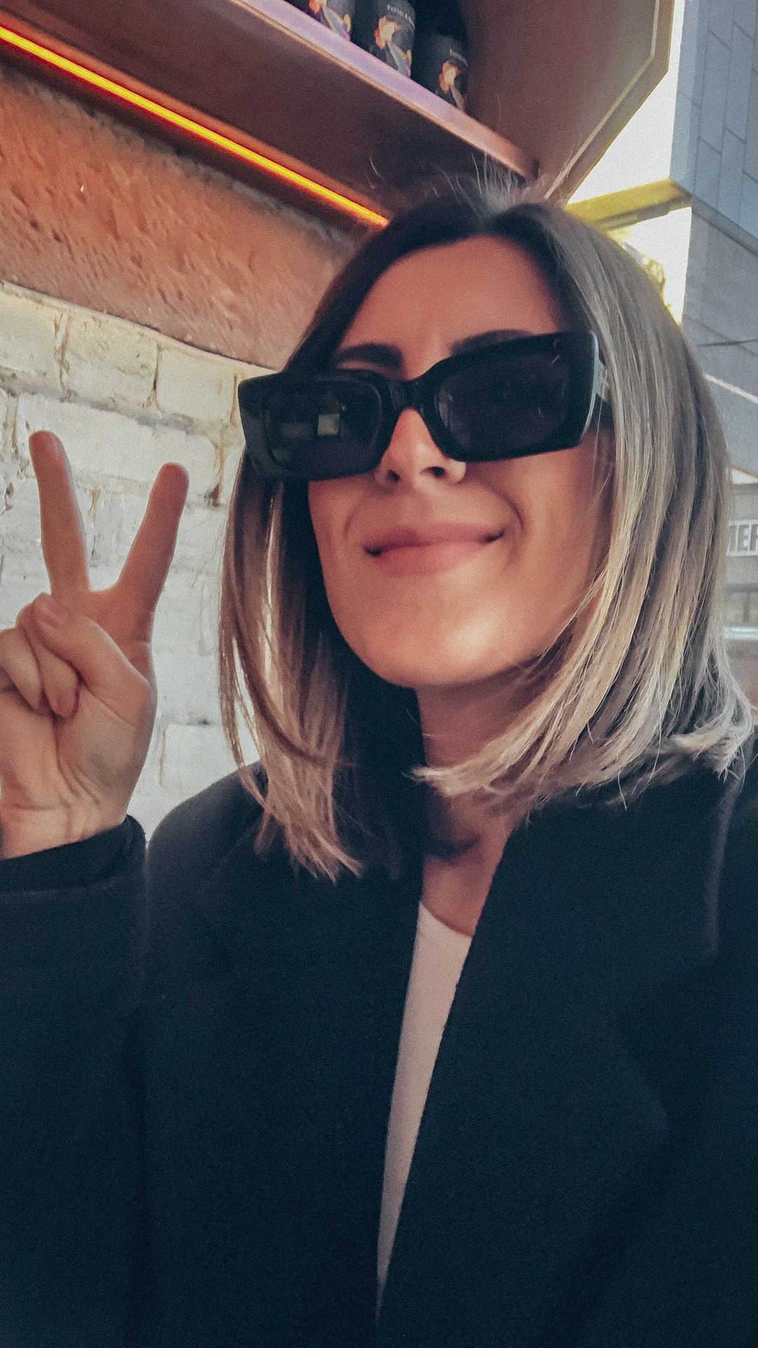Stephanie Sterjovskiのインスタグラム：「That’s the tea 🫖 you really don’t have to suffer 👋 coming from your girl who used to have miserable cycles. I had the migraines, mood swings, horrible cramping, heavy bleeding, clotting, anxiety and acne and I was told that it was “normal” but what I realized was that it’s common, not necessarily normal. I didn’t need to be in pain and dread my body’s natural rhythms. When I was on my journey to having a baby, (it had been 2 years with a miscarriage in between), I knew I really had to take things into my own hands and learn about my health/cycle. My body needed more support and a few small things made a huge difference, so I’m spilling the tea👇 🩸Cycle synching my meals, workouts & lifestyle (this means eating certain foods & moving my body differently for each phase - I found a complete list in the book Woman Code by Alisa Vitti but you can look this up on Pinterest for free!) 🩸Focus on whole foods that are nutrient dense, prioritizing protein and blood sugar balancing meals. Adequate fibre also helps metabolize excess estrogen that causes a lot of PMS! 🩸Lift weights! 🩸Supporting my body with herbs (I love @soulfulteablends cycle balancing tea set for each phase) you can always use my code: STEPHJOLLY15 for a discount 🩸Switching to non-toxic feminine products, skincare, makeup & home products (to avoid chemicals disrupting my endocrine system/hormones) 🩸Sleeping before 11pm every night 🩸Blood building foods & teas 🩸An extra treat: acupuncture ✨ this is so good for your hormones (and overall body) I try to go once a month! 🤭 Our periods are a gift, they’re a natural way we detox every month and we don’t have to suffer! A little support and lifestyle change can truly reverse a lot of the pain (I am living proof of this)! *Not medical advice, I recommend working with a functional practitioner for extra support. #healthyperiods #pmsproblems #cyclesyncingmethod #womancode #periodproblems #holistichealing #hormonebalancing」