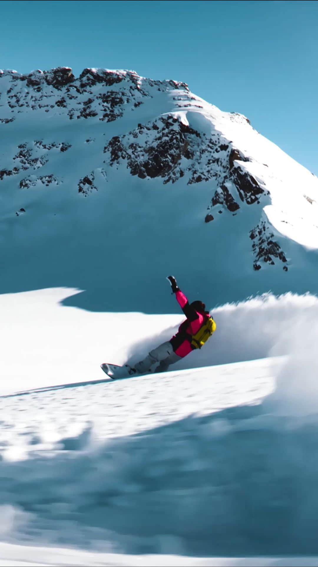 ジェイミー・オブライエンのインスタグラム：「Psyched to get a day of pow surfing at @cmh_heli Purcell in between days at the resorts. Thanks @ikonpass for making this a reality!! Watching the full edit in profile 💥」