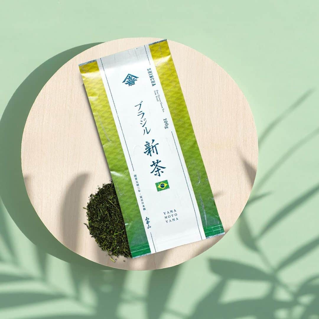 YAMAMOTOYAMA Foundedのインスタグラム：「Brazilian Shincha comes from the freshest crop, the baby leaves of the tea plant. ⁠ ⁠ They are grown in our gardens in Brazil with a unique taste, color, and aroma.⁠ ⁠ Try it before it's gone!⁠ ⁠ Click on our link in bio to shop.⁠ ⁠ #yamamotoyama #japanesegreentea #greentea #matcha #tea #healthy #wellness #tealover #organic #shincha #brazilianshincha」