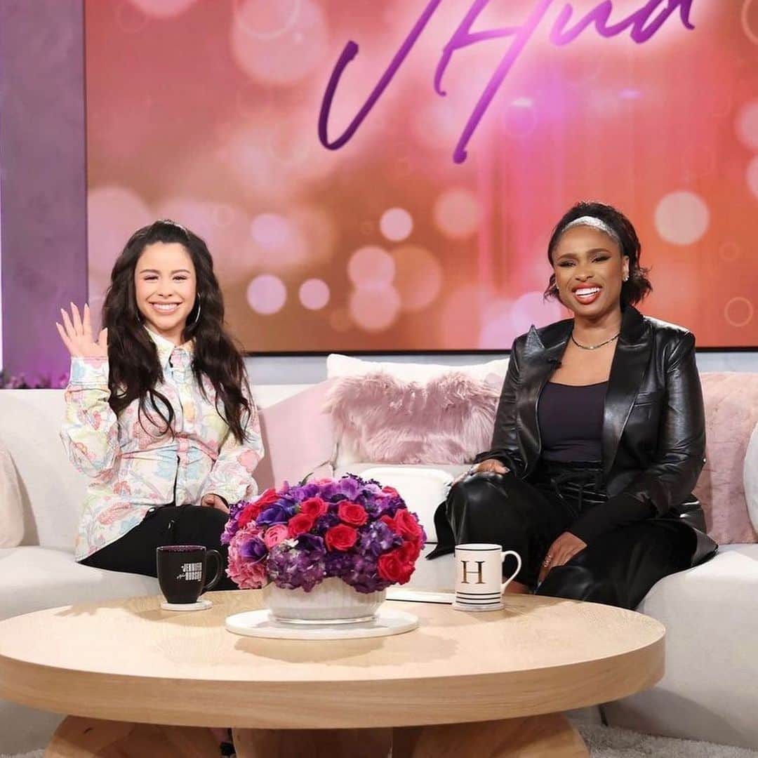 シエラ・ラミレスのインスタグラム：「just me & my girl J HUD 🥹💗 what an honor it was to be on the @jenniferhudsonshow!! check your local listings today to tune in for all things @goodtrouble & yours truly!!   special thanks to @linamourey & @nicoledelrio for the glam & my wonderful agent, Thomas for coming with me to the show!!」