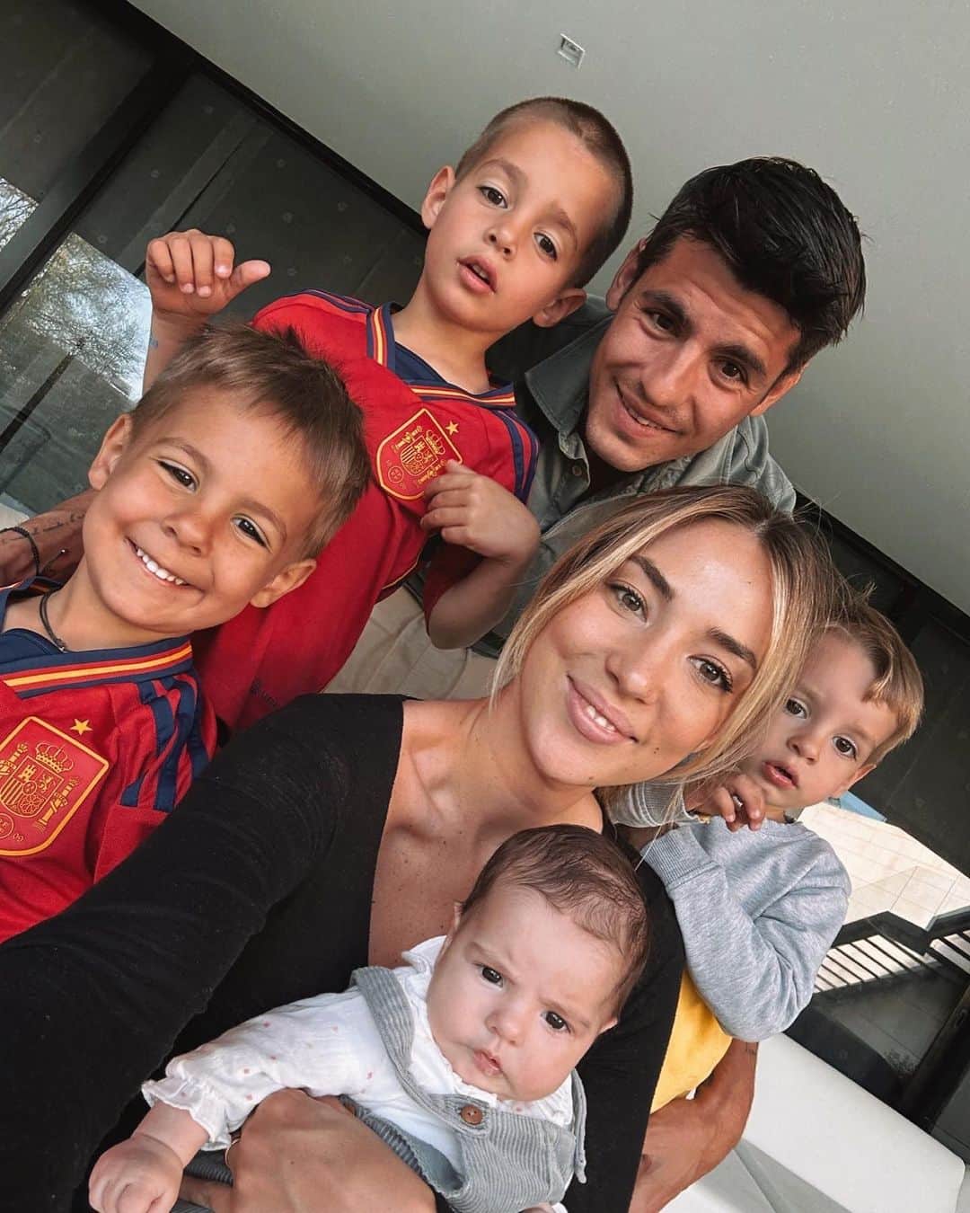 アルバロ・モラタのインスタグラム：「La felicidad ❤️」