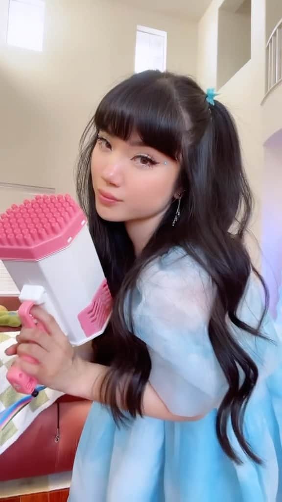 Marycakeのインスタグラム：「bubble bazooka 🫧👄🫧 #festivalszn」