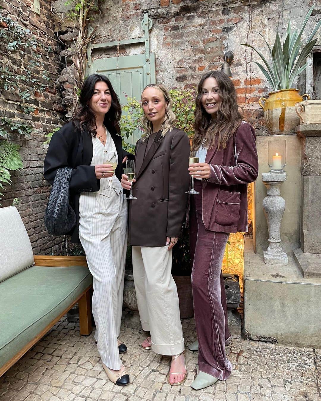 Ted Bakerさんのインスタグラム写真 - (Ted BakerInstagram)「About last night...  We celebrated the launch of the SS23 collection  with @francescasaffari @aimeejohnson @sam.preston__ @annacascarina @jennanicholls @littlefashbird @bubblyaquarius @claudia_berresford @y.a.t.r.i  The setting? It had to be @luca.restaurant  #TedBaker #TicketToRide #GoldenAgeOfTravel」4月6日 3時23分 - tedbaker