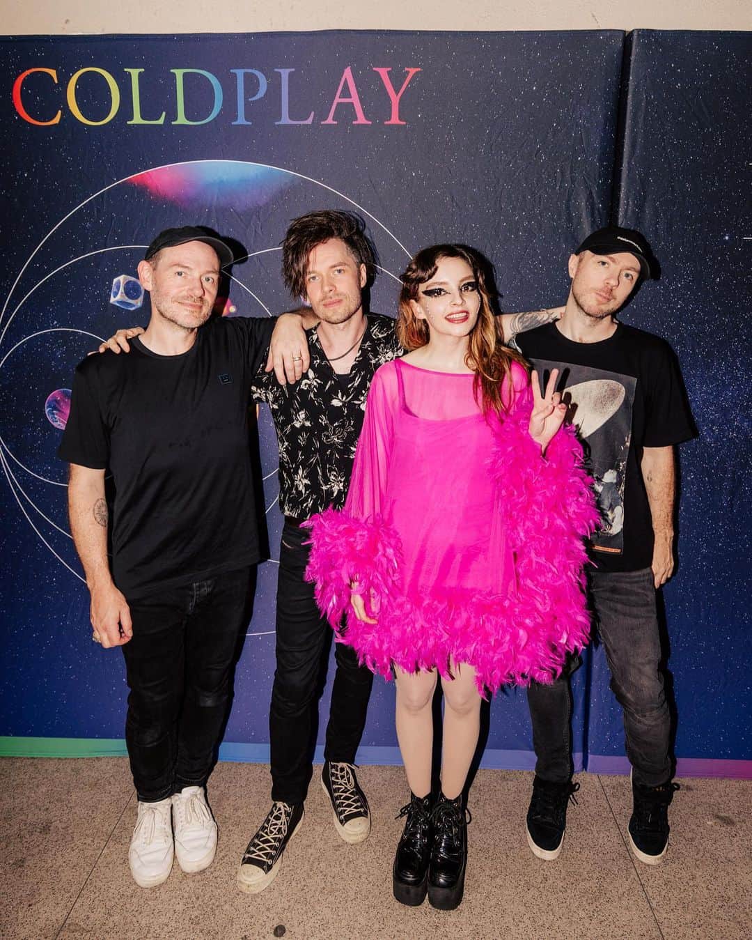 CHVRCHESのインスタグラム：「Excited to announce we'll be back on tour with @Coldplay for select dates in the UK and Europe this summer! See the full list of summer CHV dates at chvrch.es  📸 @annaleemedia」