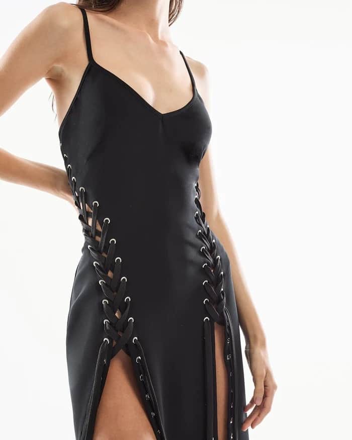 アンタイトルドのインスタグラム：「The little black dress gone Rock n' Roll. Shop our hand laced pieces on atelierunttld.com」