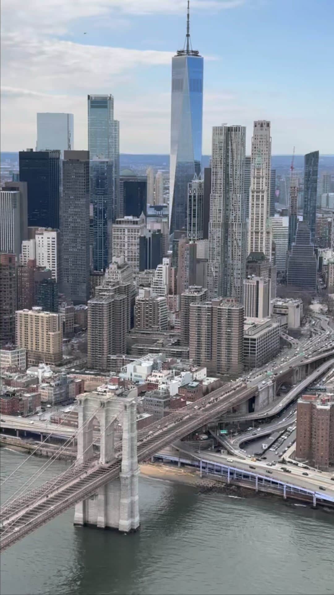 nyonairのインスタグラム：「Those skies 🤩🚁   #reels #reelsinstagram #nyc  #newyorkcity」
