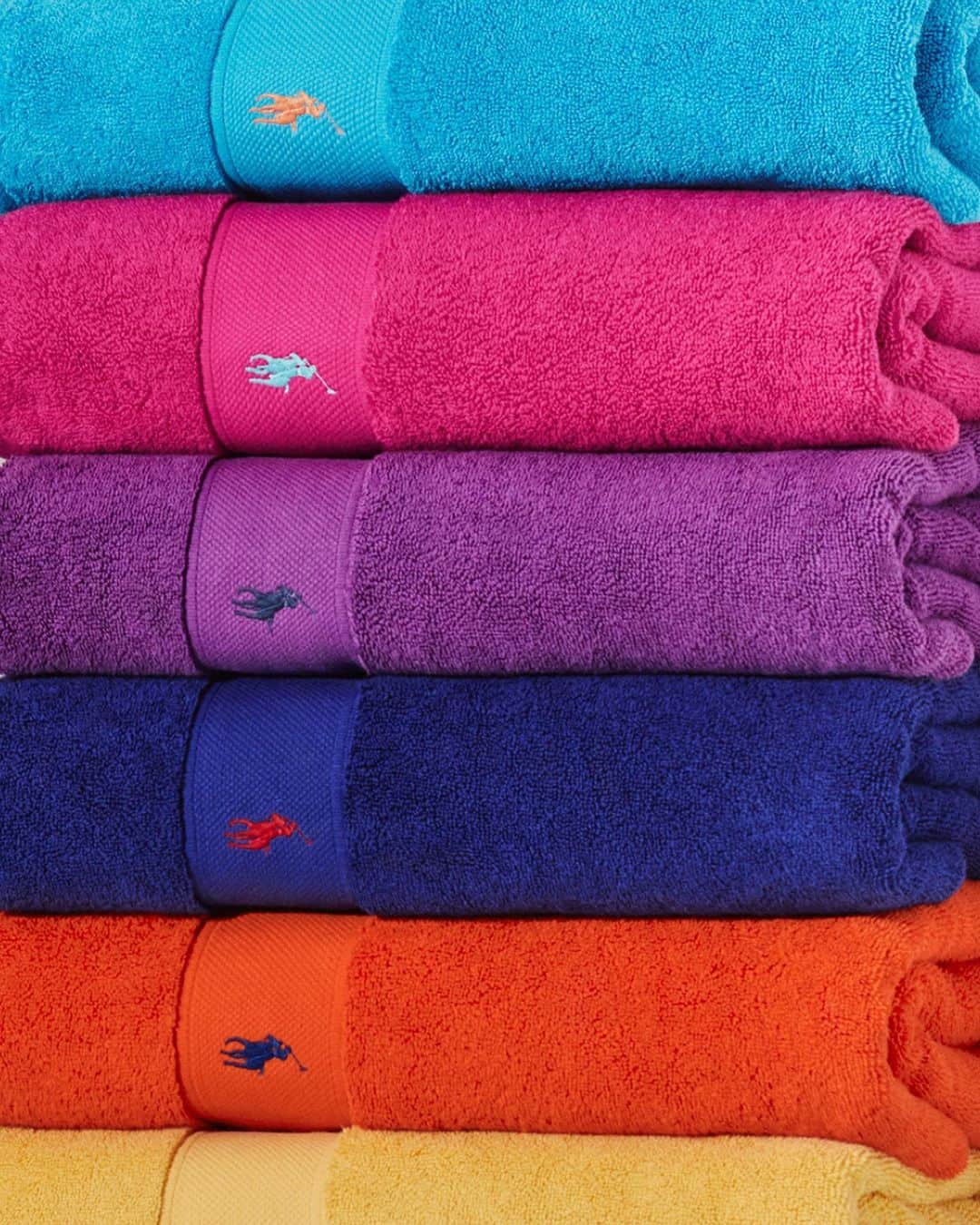 Polo Ralph Laurenさんのインスタグラム写真 - (Polo Ralph LaurenInstagram)「“All the fun bright colors of my Polo shirt inspired the rainbow colors of my home collection towels.” —Ralph Lauren   From RL 2000 Red and Sailing Orange to Cove Blue and Paloma Purple to Newport Navy and Kiwi Lime, the featured color combinations of the towel and our signature embroidered Pony mirror the vibrant colors of the iconic #ThePoloShirt—evoking the same spirit of optimism and confidence.   Discover the Polo Towel collection via the link in bio.   #RalphLauren #RalphLaurenHome #PoloRalphLauren #PoloRLStyle」4月6日 4時00分 - poloralphlauren