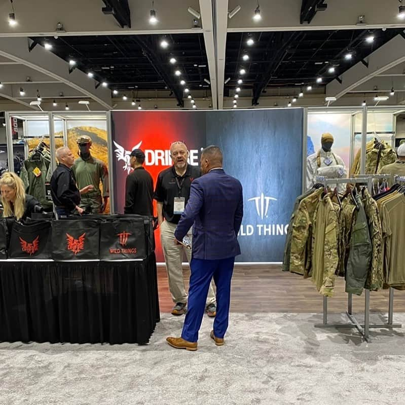 ワイルドシングスさんのインスタグラム写真 - (ワイルドシングスInstagram)「Our team is here at ADS West in San Diego! We’re eager to showcase our innovative products that offer flame resistant protection and moisture wicking technology. Come see it all at Booth 1001!  #WarriorWEST #SanDiego #NSA #thinkNSA #DRIFIRE #wildthingsgear #militaryapparel #militarygear #combatgear #frclothing #highperformanceFR #specialforces」4月6日 4時21分 - wildthingsgear