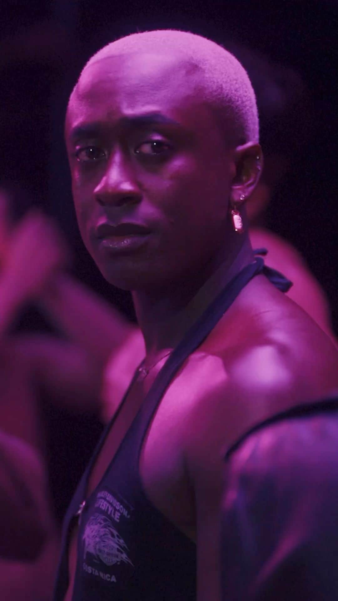 Vevoのインスタグラム：「@VINCINT says “Romance” is about seeing someone being treated badly and “knowing you can love them better.” Hit the club in the video for his single, co-written and produced by @MNEK. Directed by @jakewil ⠀⠀⠀⠀⠀⠀⠀⠀⠀ ▶️ [Link in bio]」