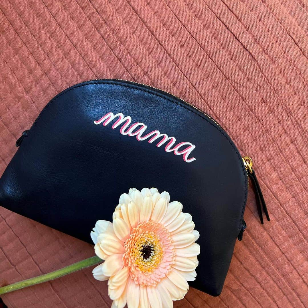 フィードプロジェクツのインスタグラム：「Our Mama Moon Pouch is here — but we only made a few. Limited-edition and painted by hand in Texas, it’s the perfect gift (or self purchase) for Mother’s Day 💕」