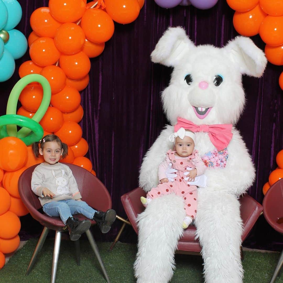 メーガン・デュアメルのインスタグラム：「Happy Easter 🐰   #happyeaster #easterbunny #burlingtoncentre」
