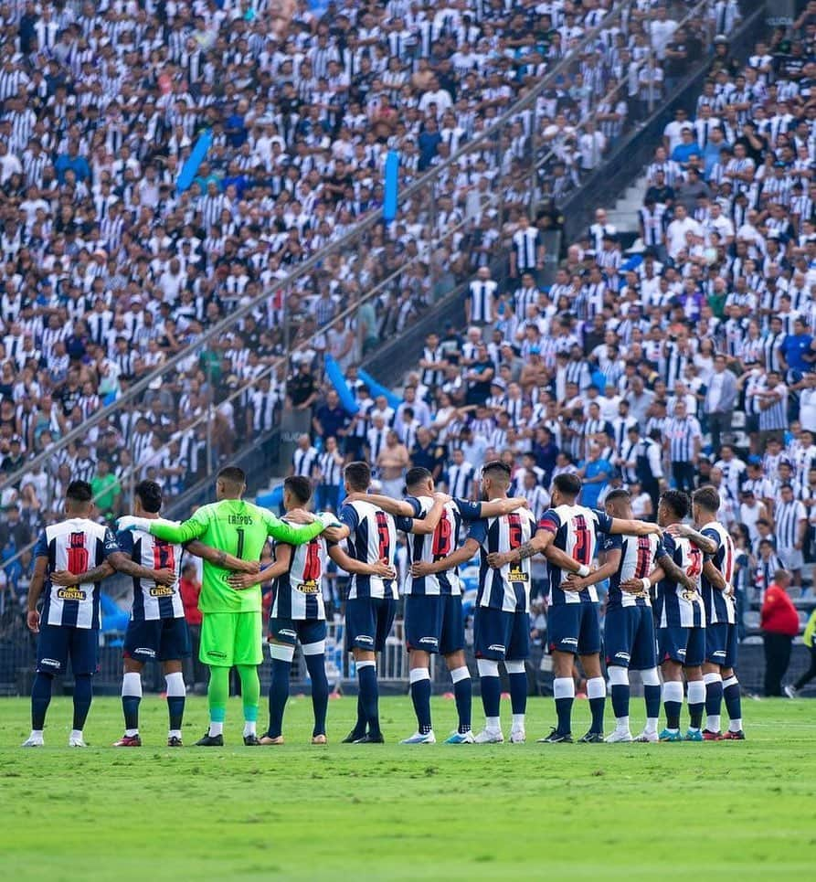 サンチャゴ・ガルシアのインスタグラム：「A seguir luchando y dejando todo! Siempre para adelante! Como una familia. Arriba Alianza para TLV 💙🙌」