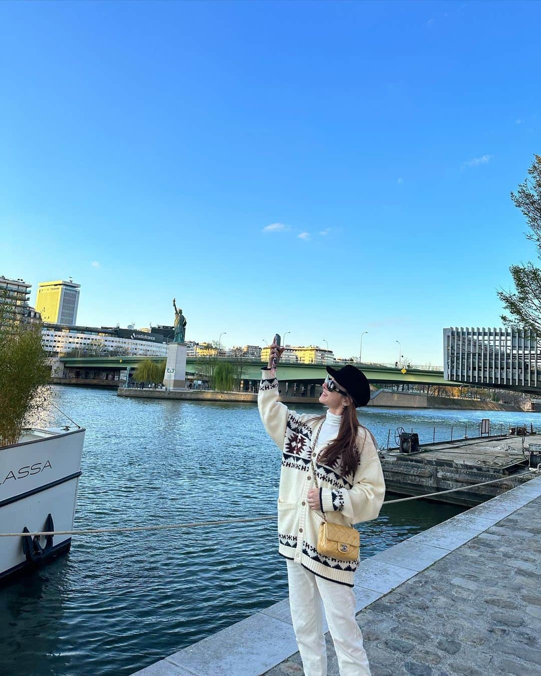 キム・ソウンのインスタグラム：「저는 잘 지내요😎」