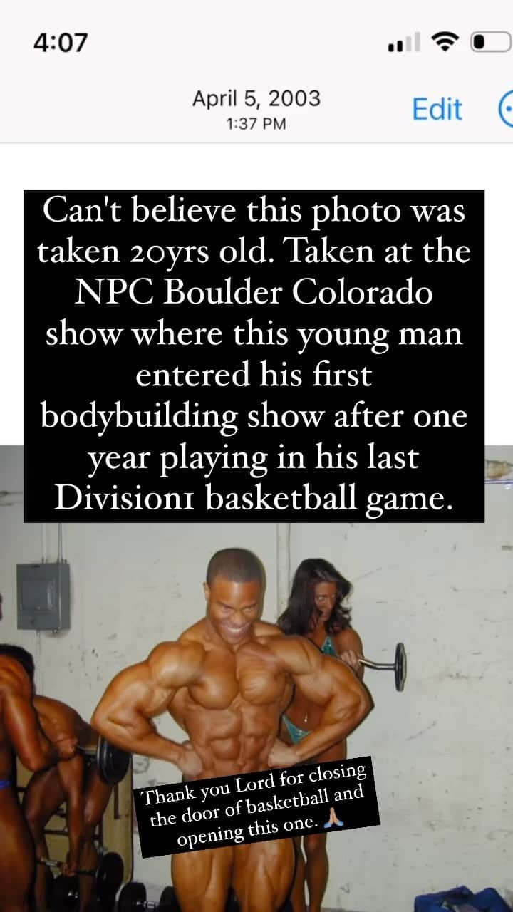 Phil Heathのインスタグラム：「20 years ago I entered into my very first bodybuilding show and boy was I nervous AF haha.   After a very disappointing college basketball career, I was completely lost as hoop was my everything or so I thought. I will go into more detail about this transition in a video someday soon. Although basketball didn't pan out the way I had dreamed of, I did find a love of bodybuilding which enabled me to utilize my mind, body & spirit to create a physique which proved that with hard work, strong belief in oneself and an obsession of seeking answers, I could create a physique that I was proud of.   My friend @joshcrandall drove me to the show as he along with @johnbauer were my "coaches" showing me how to train and pose.   Although I was a bit nervous, I did win both novice and open light-heavyweight titles and overall titles. It was also the same night I met @jaycutler who guest pose and we took that famous picture backstage. Needless to say idols would not only become friendly rivals but great friends.   Wow!!! 20 damn years. As I write this I'm a bit teary eyed because of this journey going so long and yet so damn fast. Proud of this young 23yr old man who knew that his best effort, would always be good enough.   Thank God I never made it to the NBA as I would've never had the experiences I have had now.   Crazy how life works.   Enjoy the ride everyone, even the most horrible days because it is those days which push you like weights into becoming a better more polished version of self.   Love to All!!!  -PH  #philheath #bodybuilding #7xMrOlympia #mrolympia #health #wellness #motivation #flashback #throwback」